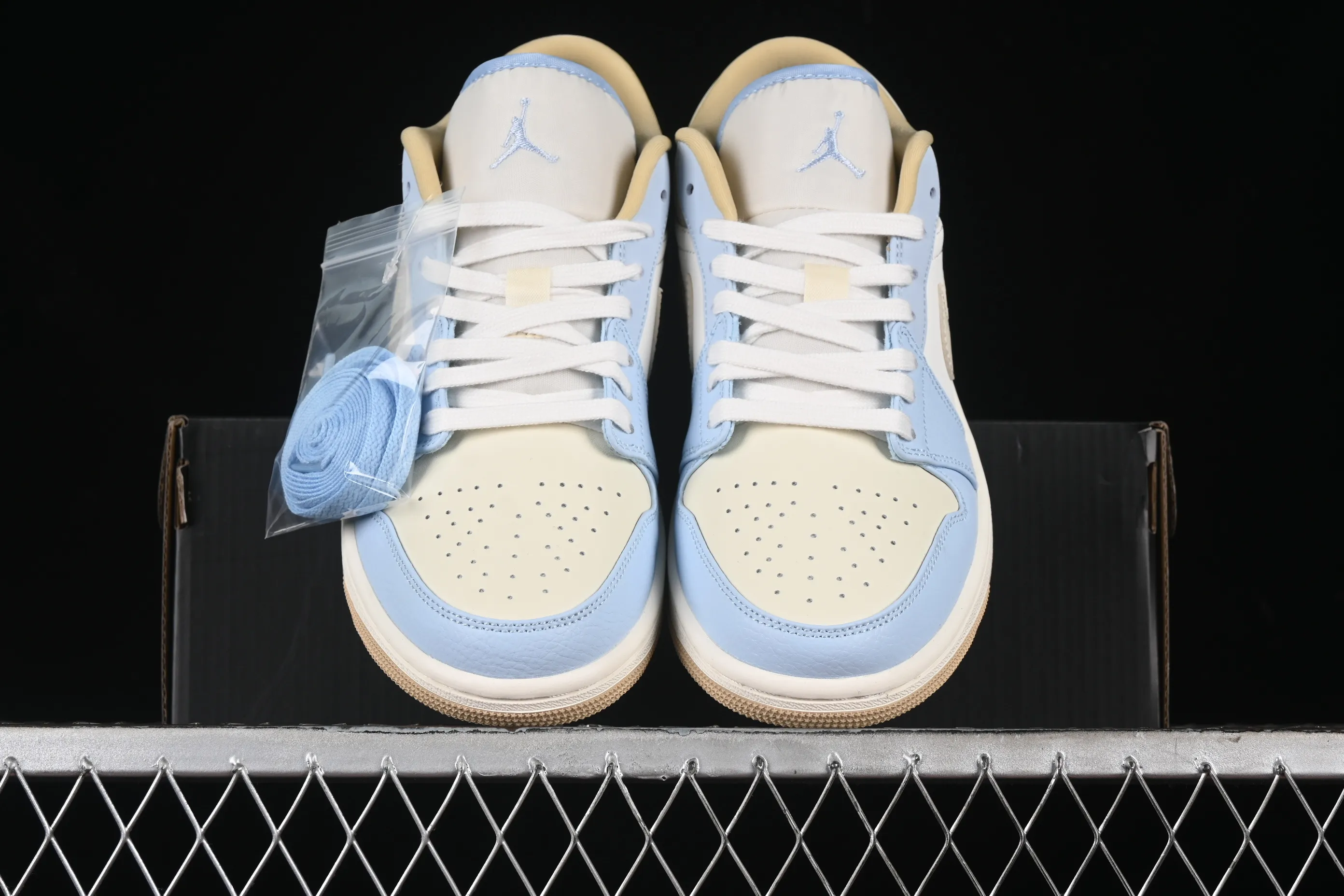 All categories Air Jordan Jordan series basketball shoes Air Jordan 1 Low Air Jordan 1 Low OG AJ1 Joe 1 meter white brown low-top cultural basketball shoes HQ4186-111
